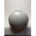 Wit geglazuurde aardewerk vaas, Dirk Romijn, Makkum