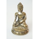 Thaise Boeddha heeft de mudra (handhouding) Bhumisparsamudra