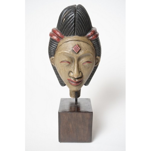 Punu Mask Maiden Spirit met standaard Gabon Afrika 1
